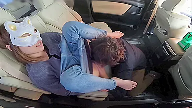 A Married Woman Who Inserts A Covered With Sperm As It Is After Ejaculating A Large Amount In The Car And Has Sex