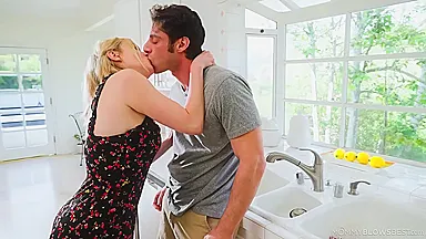 Lindsey Lakes - Stepmommy Blows Best - Big Tits Action