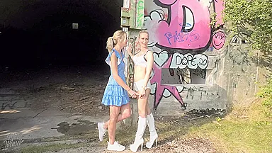 2 Geile Blonde Schlampen Von Der Security Erwischt !!